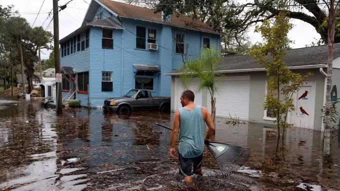 Bão Nicole thổi vào bờ biển Daytona Beach, Florida, gây ra tình trạng ngập lụt vào ngày 10/11/2022 (Ảnh: Getty).