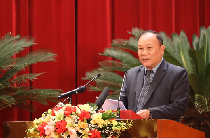 Đồng chí Nguyễn Hoài Sơn, Giám đốc Sở Lao động - Thương binh và Xã hội trình bày tờ trình.