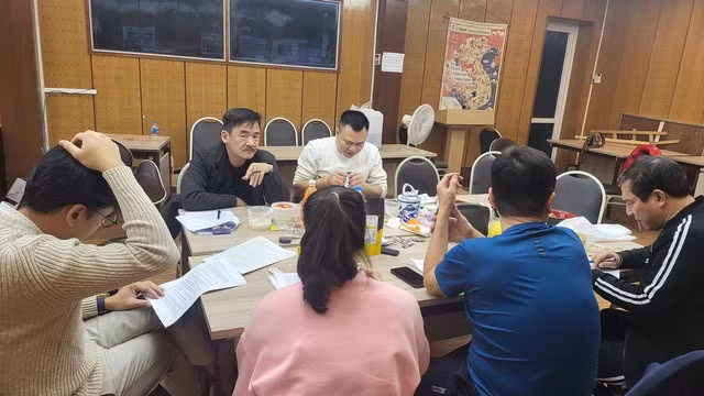 Nghệ sĩ Thanh Dương cùng tập luyện với ê-kíp Táo quân 2023.