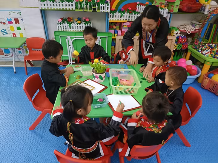 Tiết học của trẻ tại Trường Mầm non Đồng Văn (xã Đồng Văn, huyện Bình Liêu).