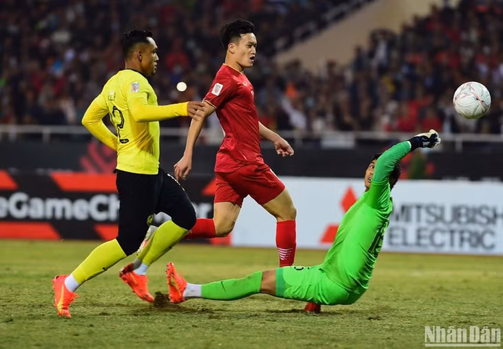 Hoàng Đức dễ dàng nâng tỷ số lên 3-0. (Ảnh: TRẦN HẢI)