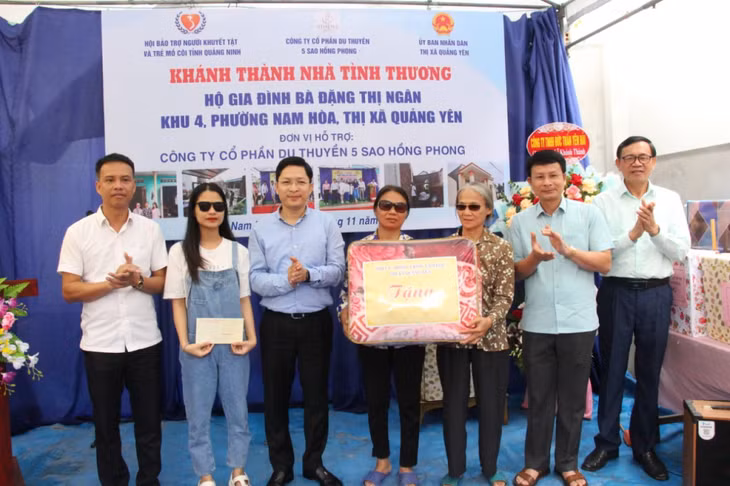 Cả hệ thống chính trị TX Quảng Yên quan tâm chăm lo cho gia đình nghèo.