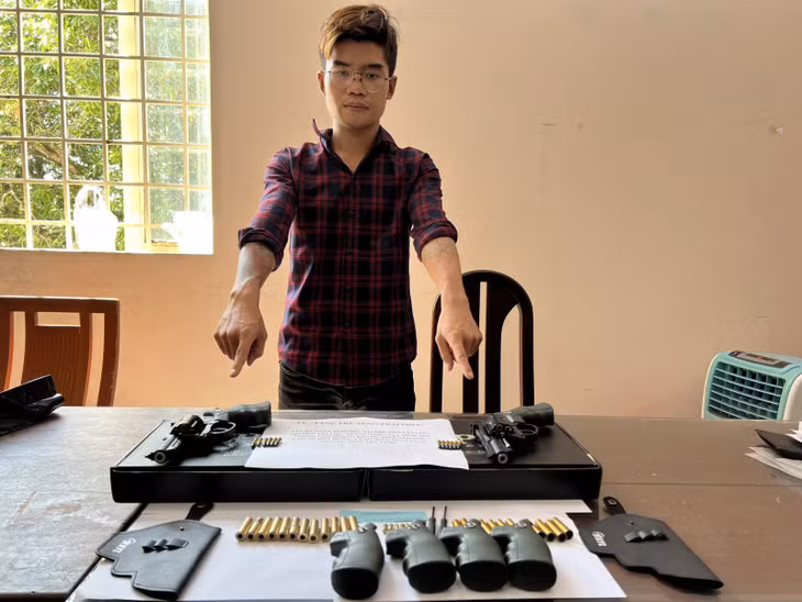 Khang cùng tang vật.