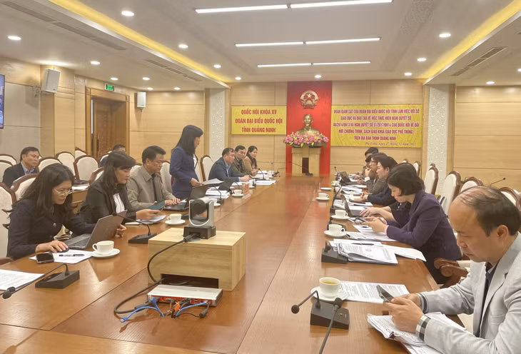 Quang cảnh buổi làm việc.