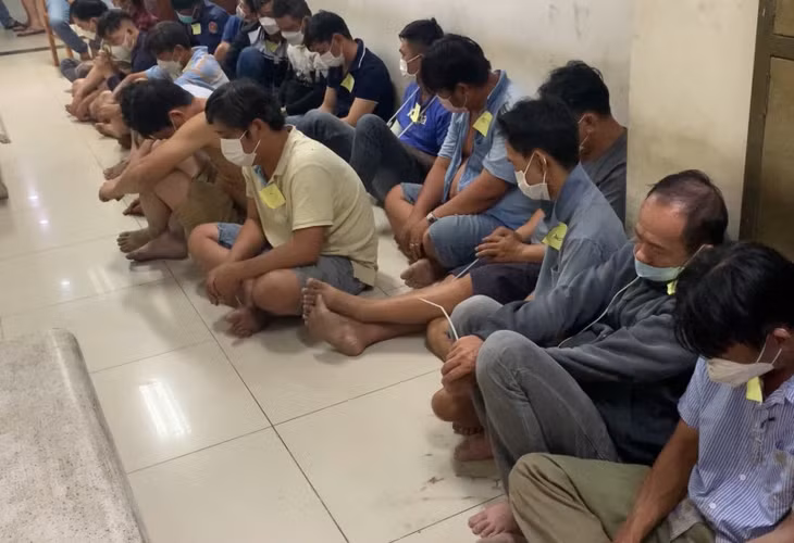 Công an huyện Bình Chánh đang phân loại các đối tượng để xử lý.