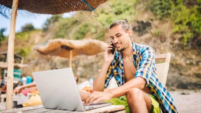 Ngày càng nhiều người trẻ theo xu hướng làm việc từ xa. Ảnh: Raconteur