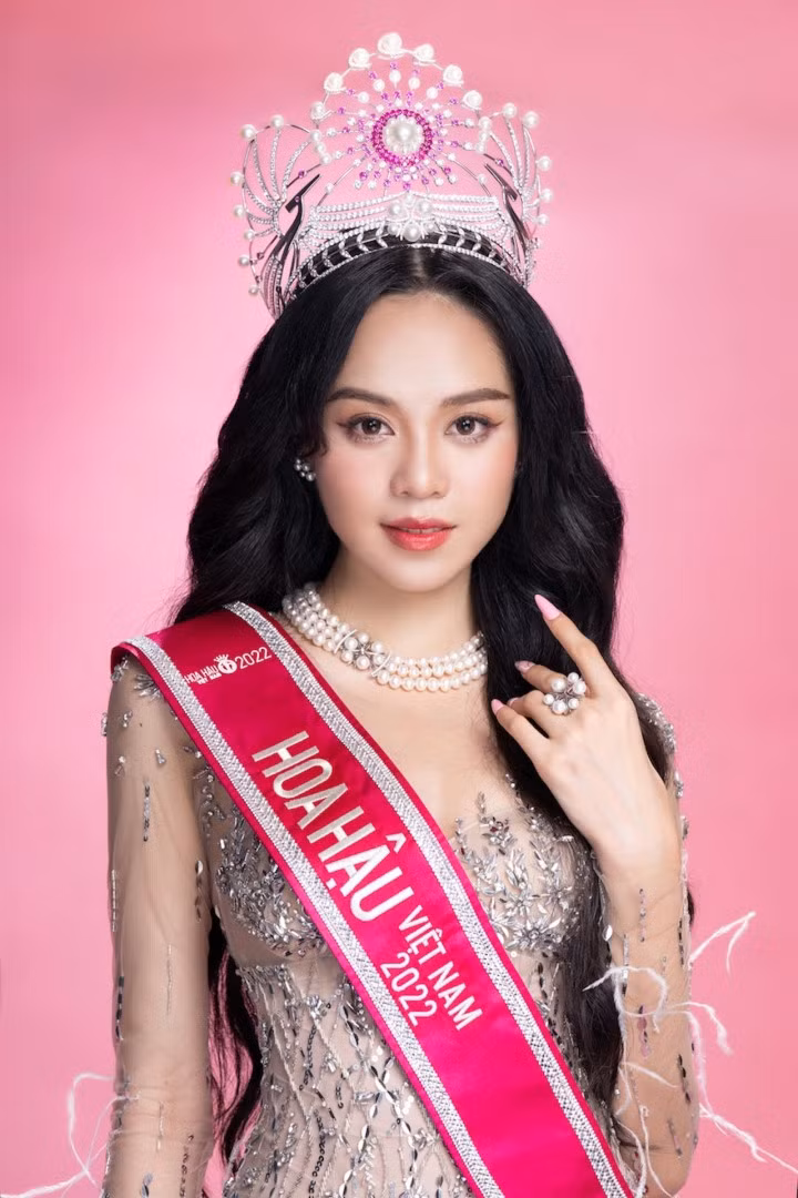 Thụy Vân đánh giá Hoa hậu Thanh Thủy có gương mặt cân đối hiếm có.