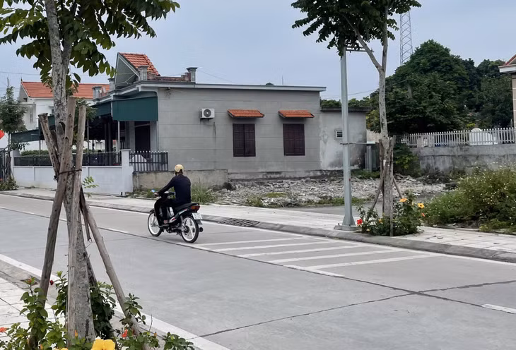 Tuyến đường trục chính xã Cẩm Hải (TP Cẩm Phả) được đầu tư mở rộng.