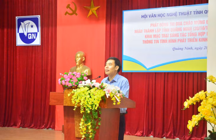 Chủ tịch Hội VHNT Quảng Ninh phát động thi đua chào mừng 60 năm Ngày thành lập tỉnh Quảng Ninh, 30/10 (1963 - 2023).