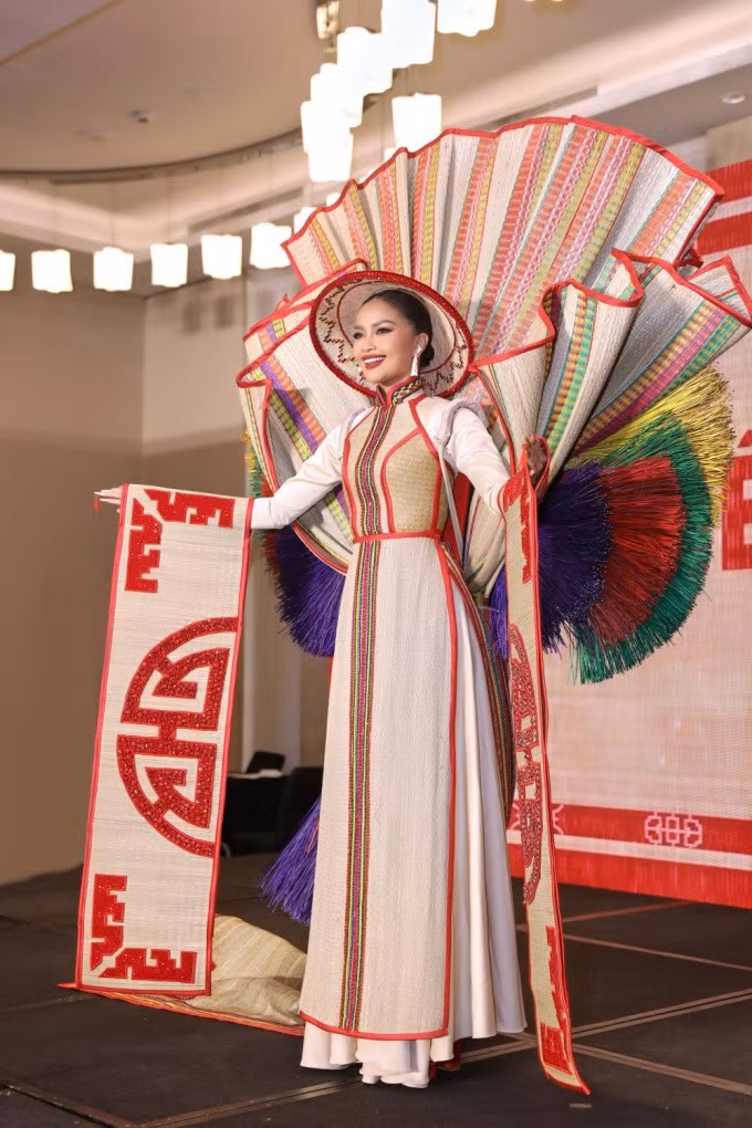 Trang phục dân tộc "Chiếu Cà Mau" của Ngọc Châu tại Miss Universe 2022. Ảnh: Nhân vật cung cấp
