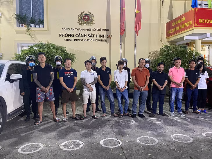 Công an TP.HCM triệt phá nhóm tổ chức cờ bạc dưới hình thức cá độ bóng đá. Ảnh: CACC