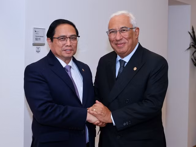 Thủ tướng Phạm Minh Chính gặp Thủ tướng Bồ Đào Nha António Costa - Ảnh: VGP/Nhật Bắc
