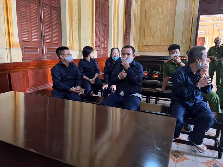 Các bị cáo tại tòa.