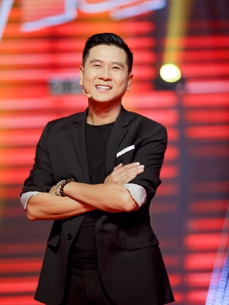 Cùng với Hồng Đăng, Hồ Hoài Anh là người vướng cáo buộc tại Tây Ban Nha. Sự vụ khiến cái nhìn của công chúng đối với hai nghệ sĩ thay đổi. Sự nghiệp, cuộc sống của hai ngôi sao bị ảnh hưởng nặng nề. Kể từ khi về nước sau “sự cố” đời tư, ông xã Lưu Hương Giang hiếm khi lộ diện. Lần gần đây nhất khán giả thấy Hồ Hoài Anh xuất hiện là qua tấm hình chụp trong đêm nhạc sắp diễn ra tại Hà Nội. Nhạc sĩ đang trong thời gian nghỉ việc không lương, chưa trở lại với công việc giảng dạy tại Học viện Âm nhạc Quốc gia Việt Nam.