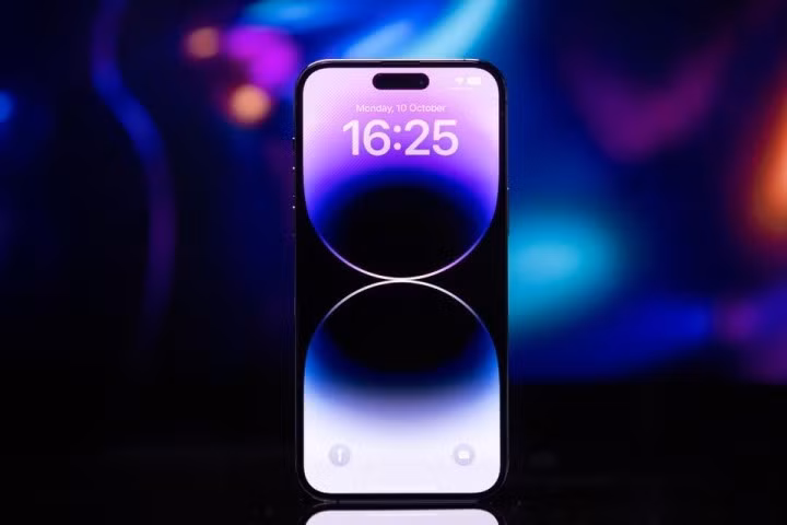 Màn hình luôn bật trên iPhone 14 Pro và Pro Max gây ấn tượng nhưng cũng làm nhiều người dùng khó chịu. (Ảnh: Phương Lâm)