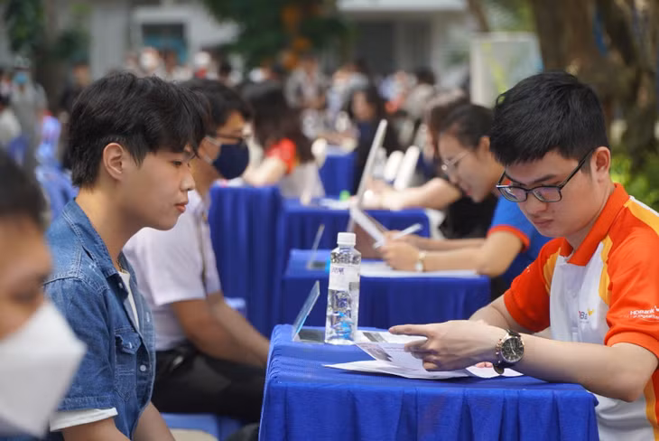 Với những biến động về thị trường kinh tế, các doanh nghiệp sẽ yêu cầu ứng viên tuyển dụng nhiều kỹ năng hơn. Ảnh: Huyên Phúc