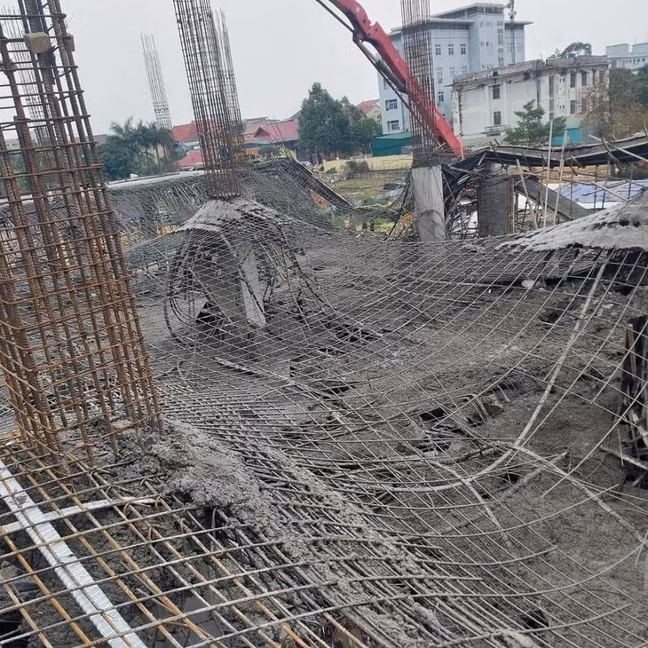 Hiện trường vụ sập giàn giáo công trình tại TP Vinh (Nghệ An). Ảnh: Hải Đăng