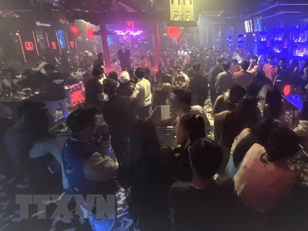 Dong Nai: Dot kich quan bar Kosho, phat hien nhieu nguoi dung ma tuy hinh anh 1