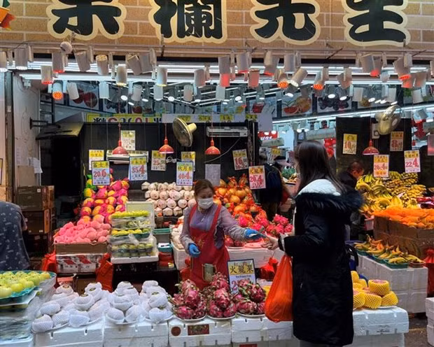 Trung Quoc: Hong Kong dieu chinh mot so bien phap phong COVID-19 hinh anh 1