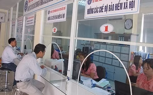 Người dân làm thủ tục hưởng các chế độ bảo hiểm xã hội. Ảnh minh hoạ: Bảo hiểm xã hội Việt Nam.