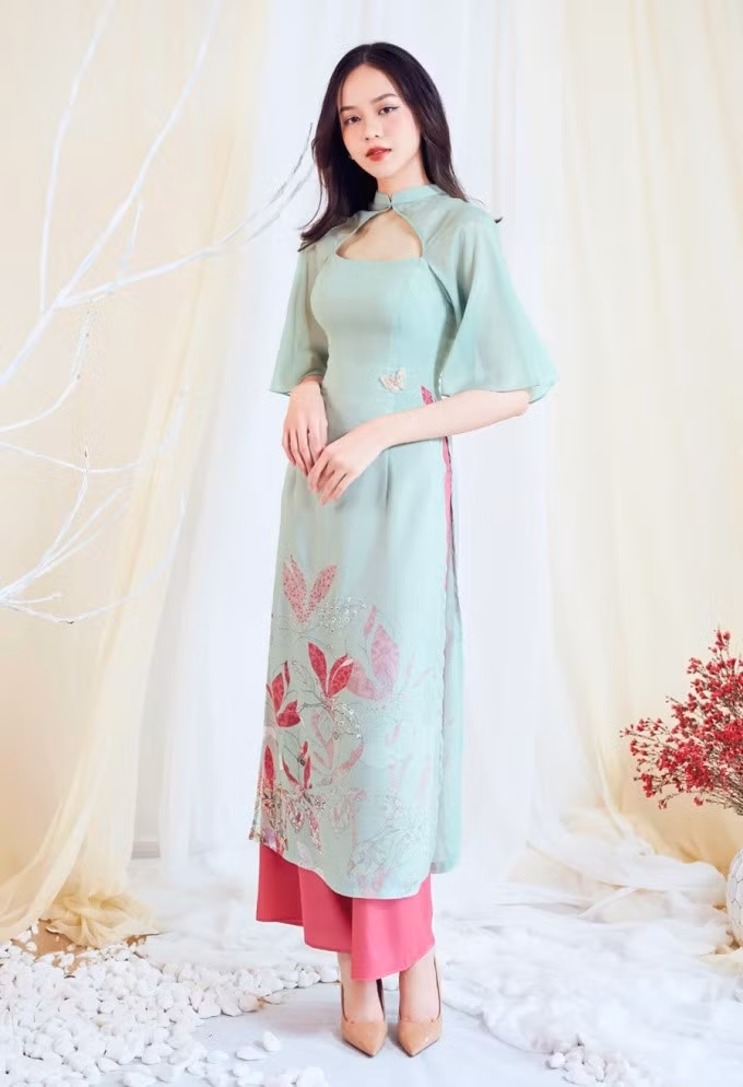 Người đẹp thành thạo tiếng Anh và tiếng Hàn. Cô từng giành học bổng đầu vào của Đại học Ngoại ngữ, là một trong 36 sinh viên được tham gia chương trình trao đổi ở Đại học Ubon Ratchathani, Thái Lan.