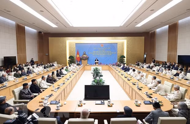 Thu tuong Pham Minh Chinh gap mat nhan chung lich su Cong an Nhan dan hinh anh 2
