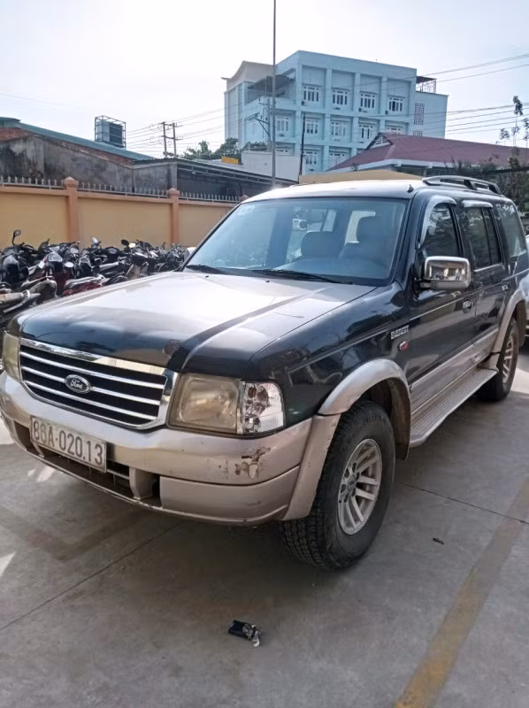 Chiếc xe Ford Everest Tước dùng để chở, thu gom chó.