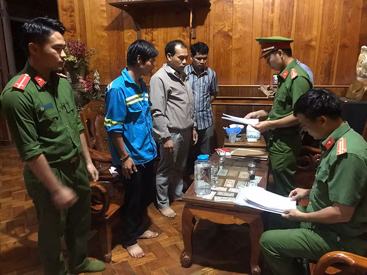 Cơ quan CSĐT Công an tỉnh Đắk Nông công bố các quyết định tố tụng đối với các đối tượng trong vụ án.