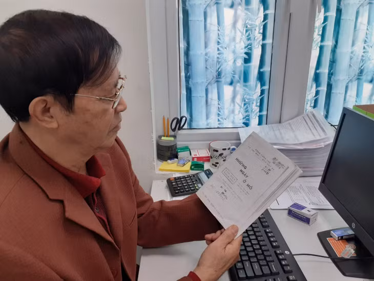 Tác giả bài viết đọc tập hồi ký "Những ngày ở Mỏ".