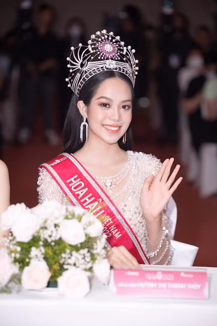 Hoa hậu Thanh Thủy sở hữu nhan sắc ngọt ngào.