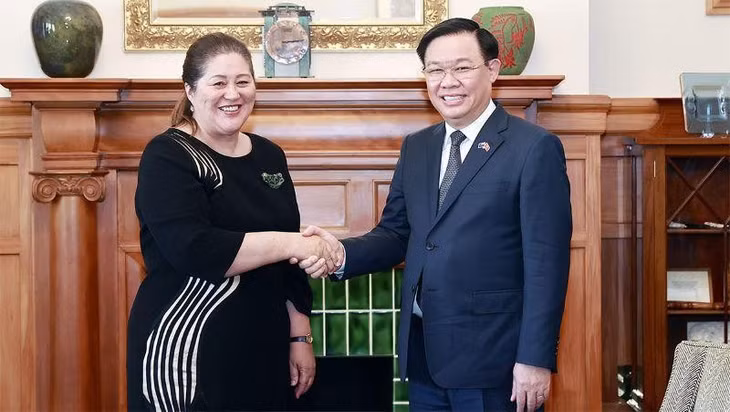 Chủ tịch Quốc hội Vương Đình Huệ và Toàn quyền New Zealand Dame Cindy Kiro. (Ảnh: TTXVN)