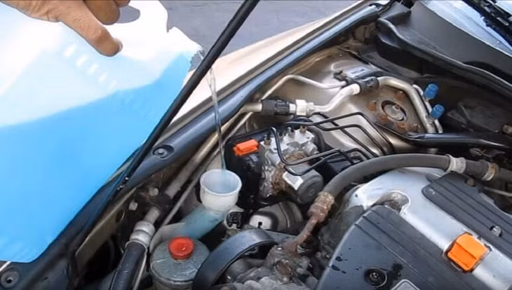 Nếu thiết bị cảm biến báo mức nước rửa kính ôtô bị hư hỏng, chủ phương tiện sẽ không biết được chính xác khi nào nước đã hết để tiến hành bổ sung kịp thời