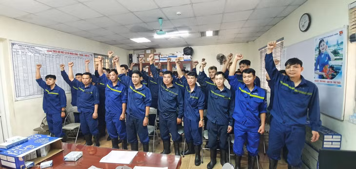Tổ Đào lò 1, Công trường Đào lò 5, Công ty CP Than Núi Béo trước giờ vào ca.