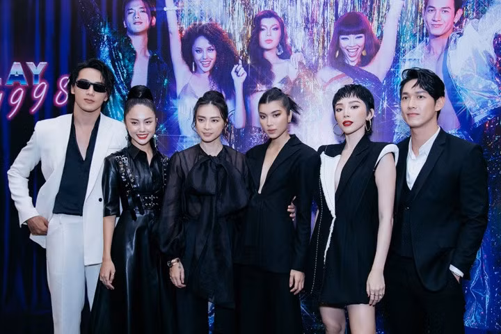 Ngô Thanh Vân cùng dàn diễn viên chính của "Thanh Sói".