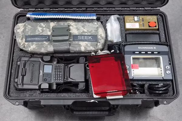Thiết bị sinh trắc học của quân đội Mỹ được rao bán công khai trên eBay.Ảnh: Washington Post