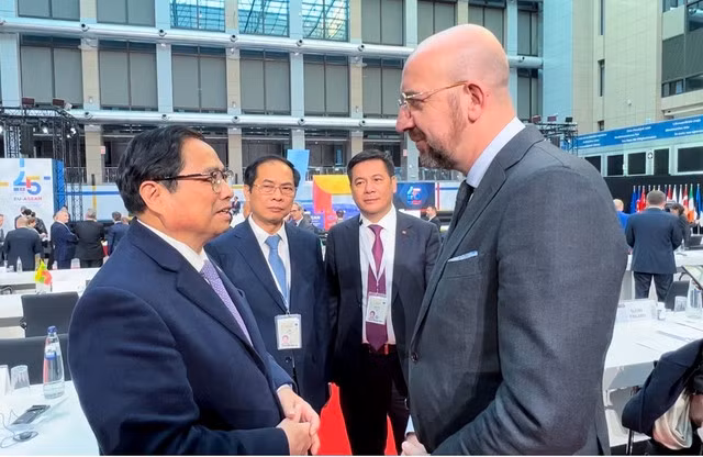 Thủ tướng gặp Chủ tịch Hội đồng châu Âu Charles Michel - Ảnh: VGP/Nhật Bắc