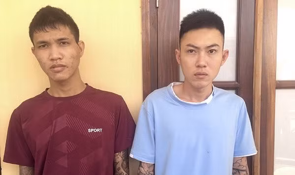 Hai đối tượng tại cơ quan công an. Ảnh: CACC