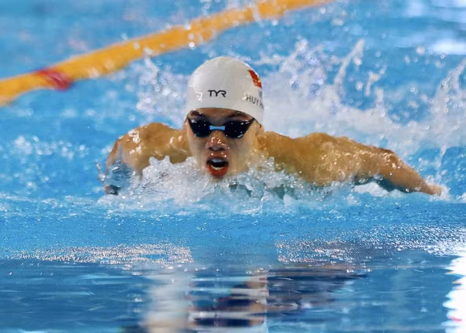 Huy Hoàng về nhì ở nội dung 200m bướm nam mà anh đang giữ cả kỷ lục Đại hội lẫn kỷ lục Quốc gia. Ảnh: Quý Lượng