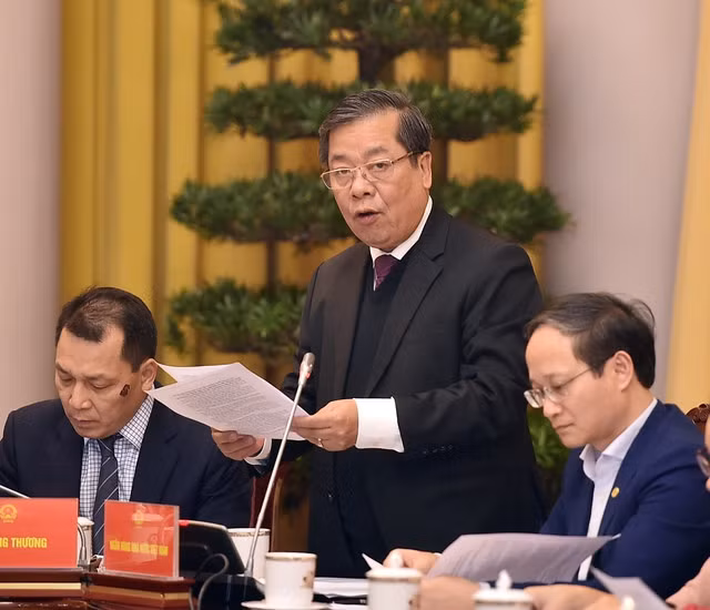 Phó Thống đốc Ngân hàng Nhà nước Nguyễn Kim Anh giới thiệu Luật Phòng, chống rửa tiền năm 2022-Ảnh VGP/Nguyễn Đức
