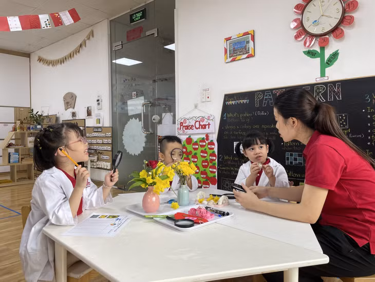 Học sinh Trường Mầm non Steame garten (TP Hạ Long) được trải nghiệm, phát huy sự sáng tạo trong học tập.