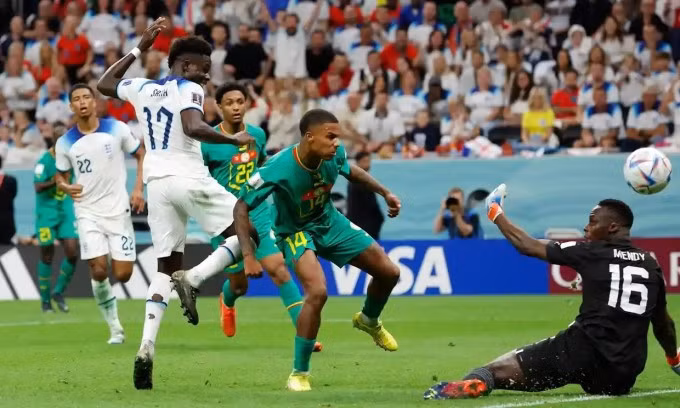 Saka ấn định chiến thắng 3-0 cho tuyển Anh. Ảnh: Guardian.