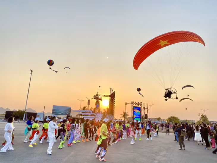 Carnaval mùa đông Hạ Long 2022 với các sự kiện hấp dẫn, độc đáo trong dịp Giáng sinh, chào năm 2023 tại TP Hạ Long, Quảng Ninh.