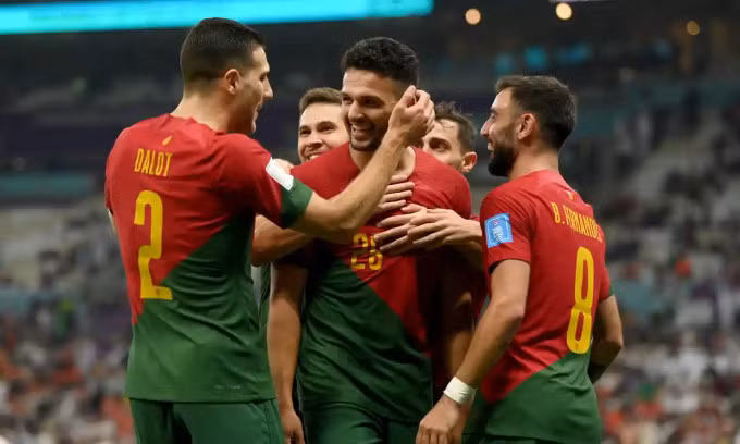 Cầu thủ Bồ Đào Nha mừng hat-trick của Ramos (số 26) ở trận gặp Thuỵ Sĩ vòng 1/8 World Cup 2022 trên sân Lusail, Qatar tối 6/12. Ảnh: FIFA