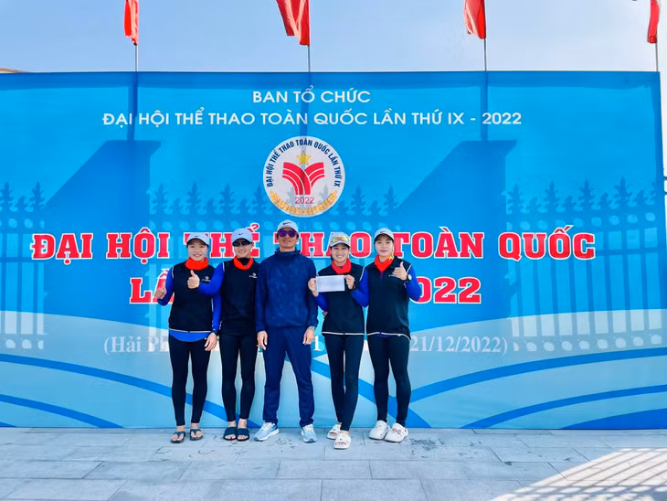 Huấn luyện viên và vận động viên đội Canoeing Quảng Ninh quyết tâm giành thêm huy chương về cho Đoàn thể thao Quảng Ninh.