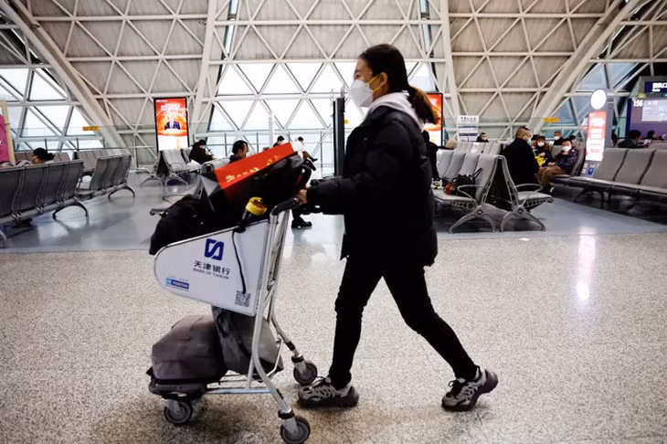 Sau khi áp đặt chế độ phong tỏa và xét nghiệm nghiêm ngặt kéo dài, Trung Quốc chuyển hướng sống chung với Covid-19 vào đầu tháng 1/2023. Ảnh: Reuters