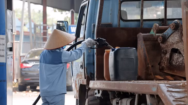 Giá dầu giảm mạnh, xuống mức thấp nhất trong 1 năm qua. Ảnh: Phan Anh