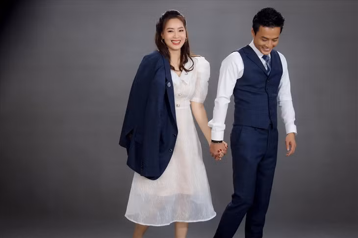 Vì đều đã có gia đình nên hai diễn viên tránh những cảnh quá thân mật trên phim. Ảnh: VFC.