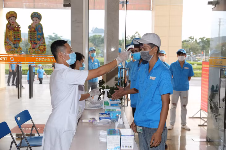 Tại các khu công nghiệp, công tác phòng dịch cũng luôn được đảm bảo nghiêm ngặt.