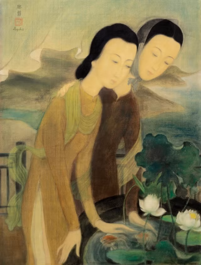 Bức "Hai người phụ nữ ngắm bể cá vàng" của họa sĩ Lê Phổ (1907-2001) được nhà đấu giá Sotheby Hồng Kông bán ra ngày 18/4 vừa qua, đạt mức giá 5.983.000 đô la Hồng Kông (tương đương hơn 17,7 tỷ đồng). Tác phẩm tranh lụa có kích thước 69 x 53cm.