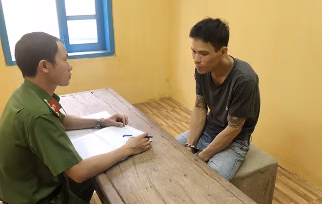 Nguyễn Hồng Sương tại cơ quan điều tra.